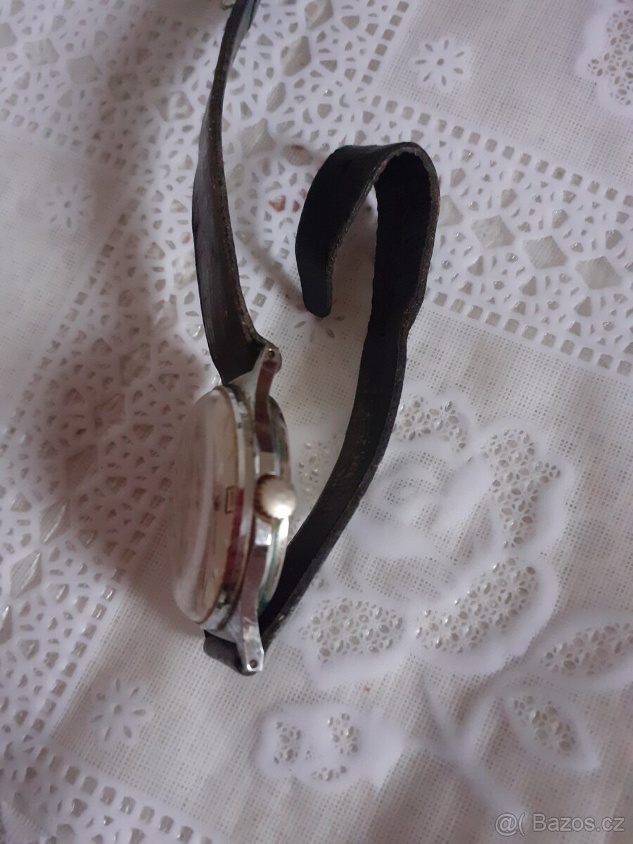 Retro hodinky prim pyžamo - 3