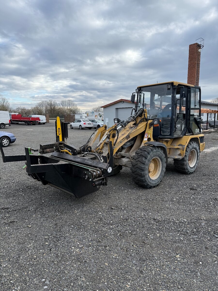 Prodám Caterpillar 906 - 3