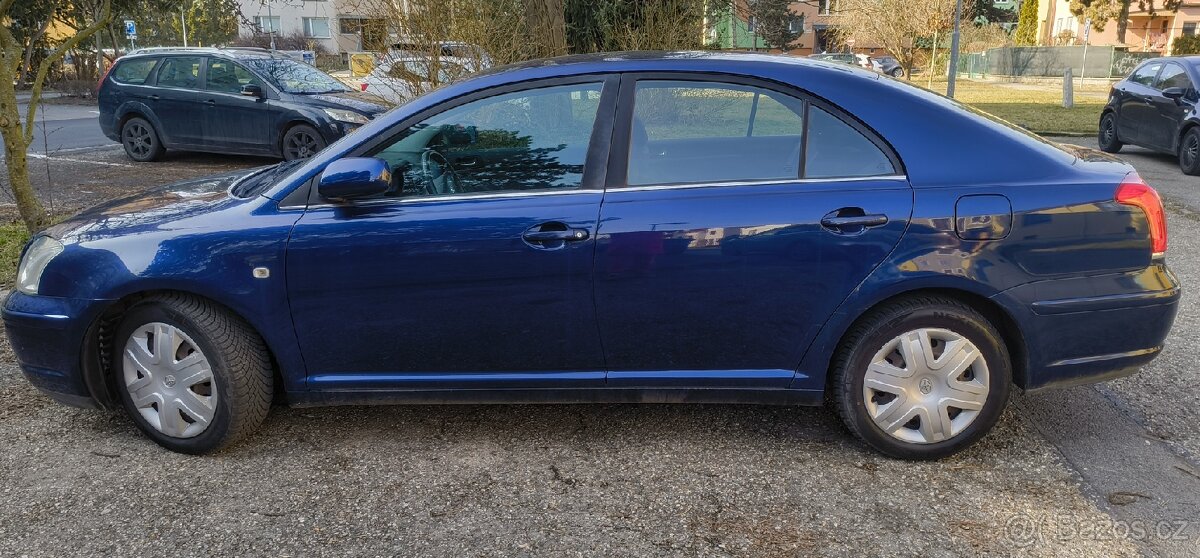 Toyota Avensis Hatchback - 3
