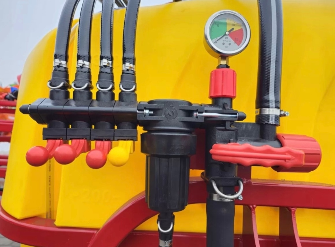 Postřikovač na traktor Strumyk - 3