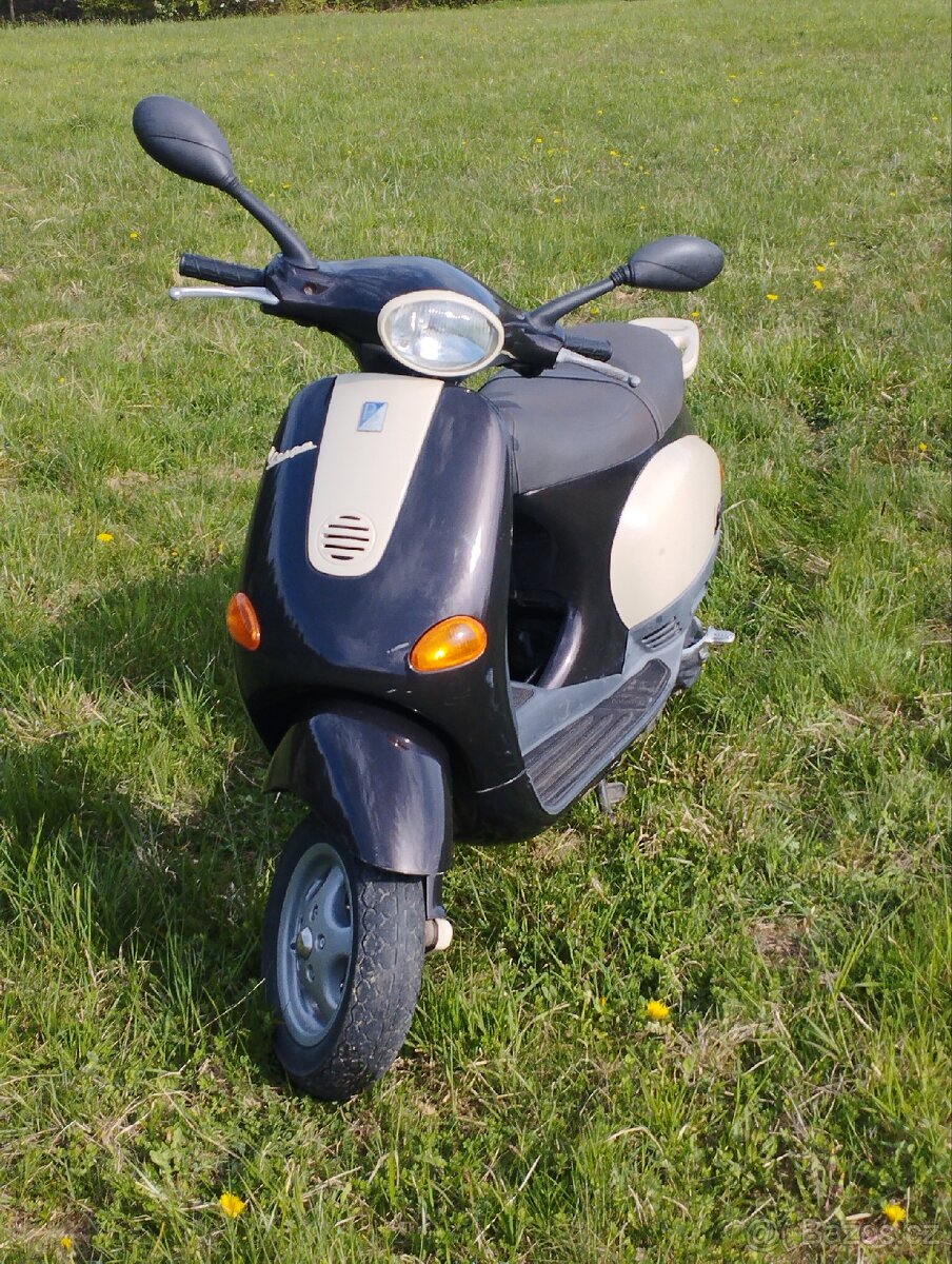 Skútr Piaggio Vespa ET2 - 3