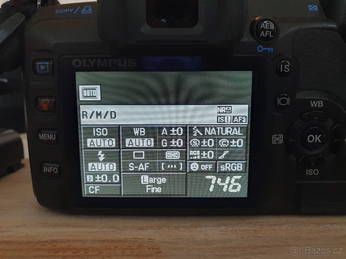 Olympus E-520, dva objektivy, dvě baterie, batoh, karty. - 3