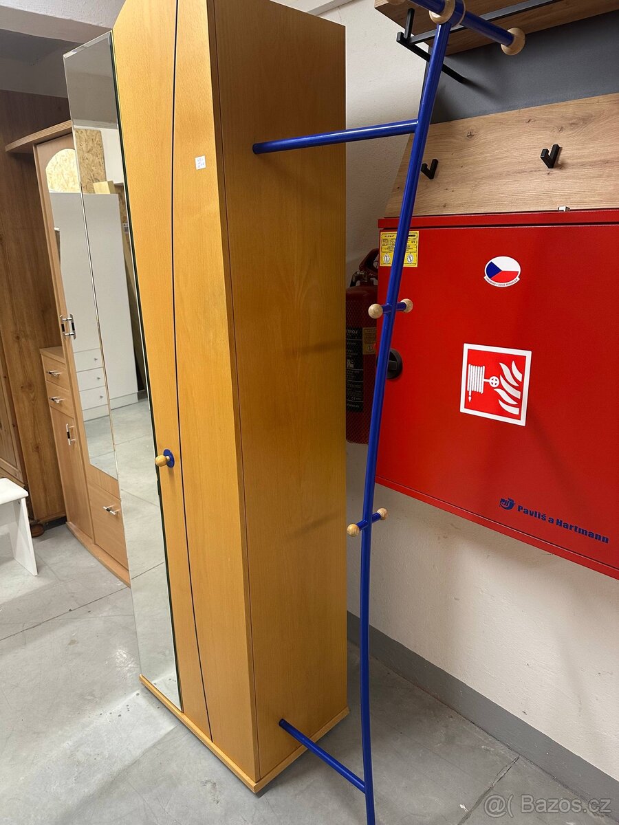 Předsíňová skříň se zrcadlem – skladem - 3