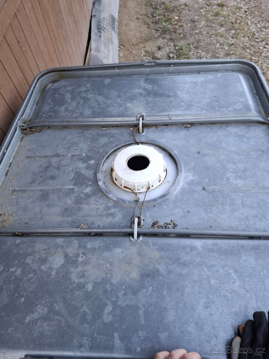 IBC nádrž s oplechovanin - 3