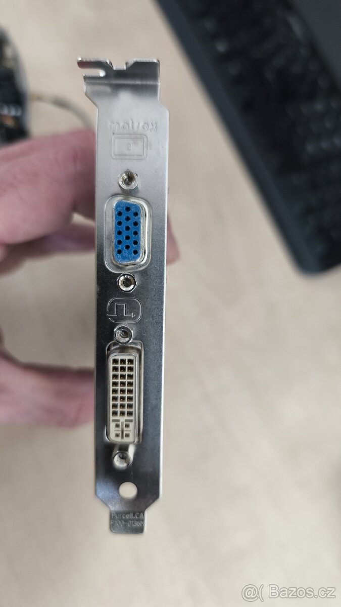 Grafická karta Matrox a zvuková karta SB live - 3