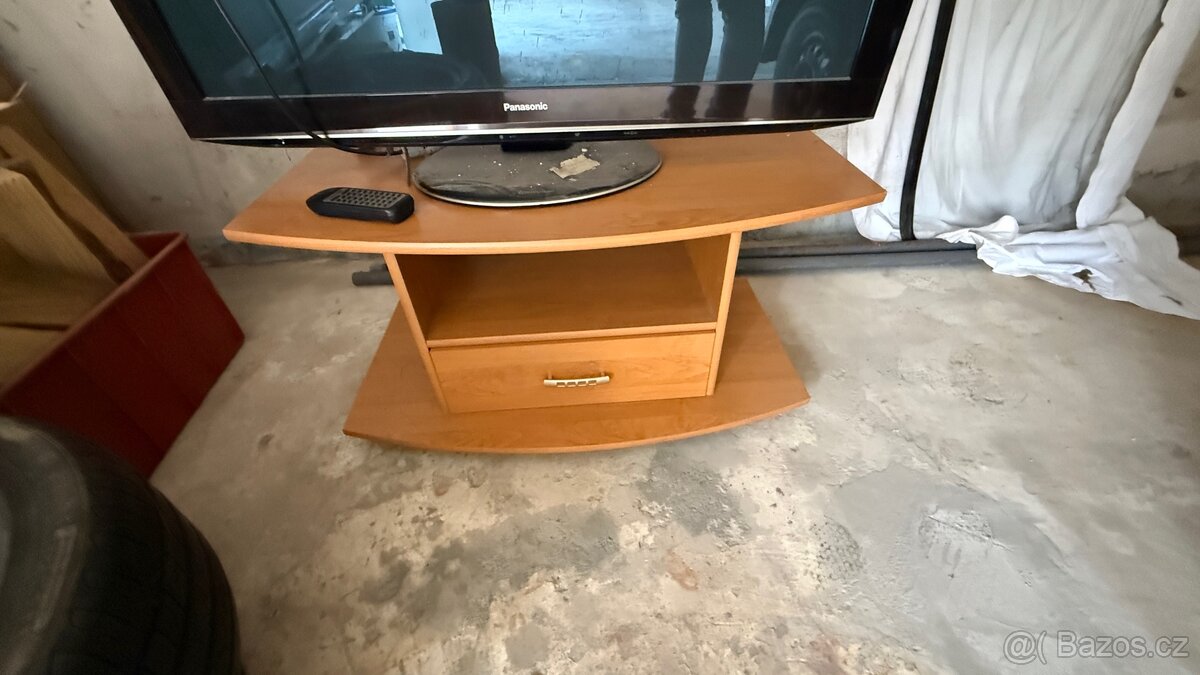 TV stolek + TV Panasonic - 3