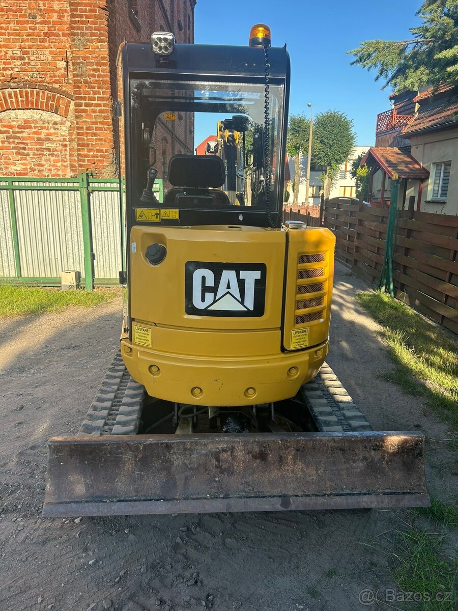 Cat 302.7D Minibagr 3T s naklápěcí hlavou - 3