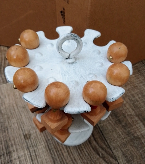 STAROŽITNÝ KOVOVÝ STOJÁNEK NA RAZÍTKA + 9 ks razítek - 3