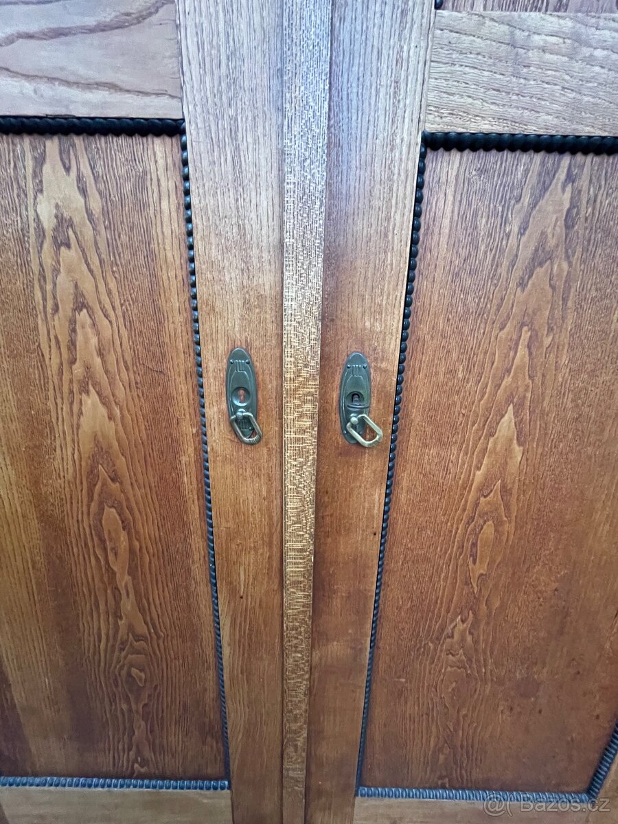 Starožitná šatní skříň - 3