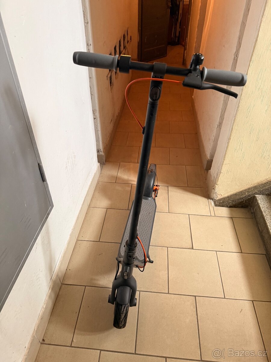 Ninebot by Segway - F40E - téměř nová elektrokoloběžka - 3