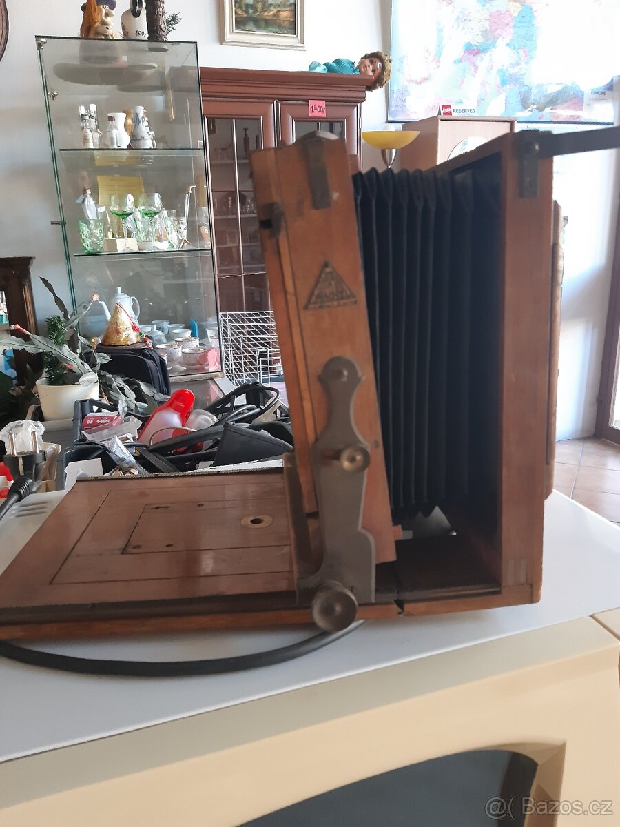 starý deskový fotoaparát - 3