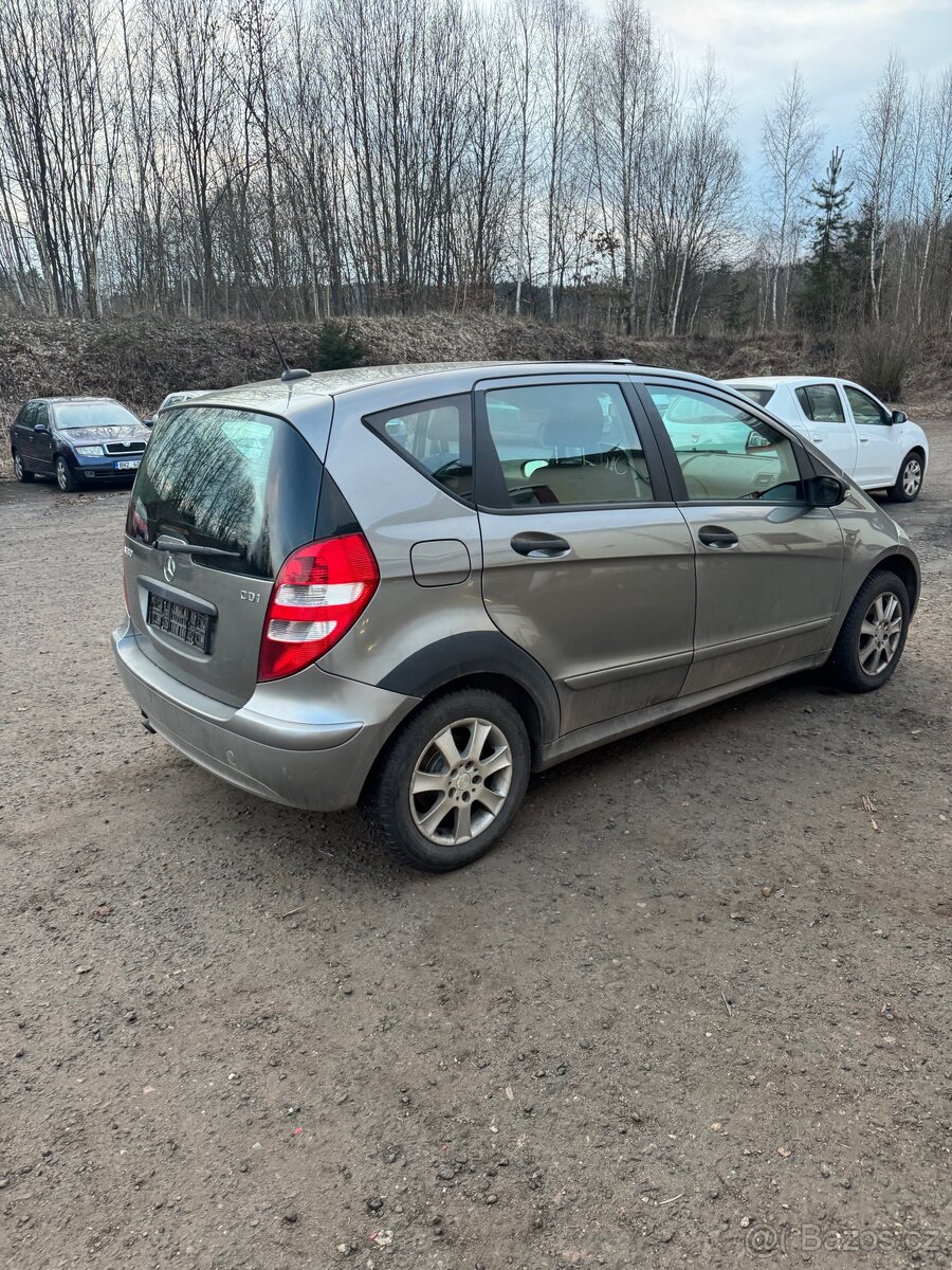 Mercedes A180 na díly - 3