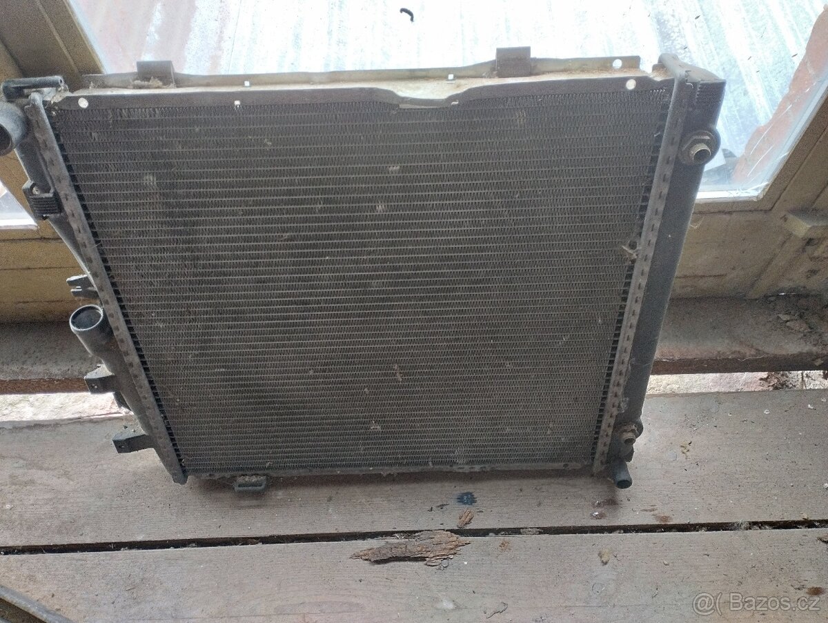 Mercedes w124 300e chladic - 3