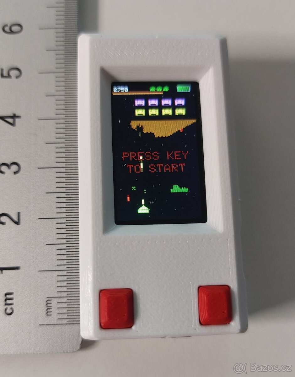 Nejmenší herní konzole Space Invaders - 3