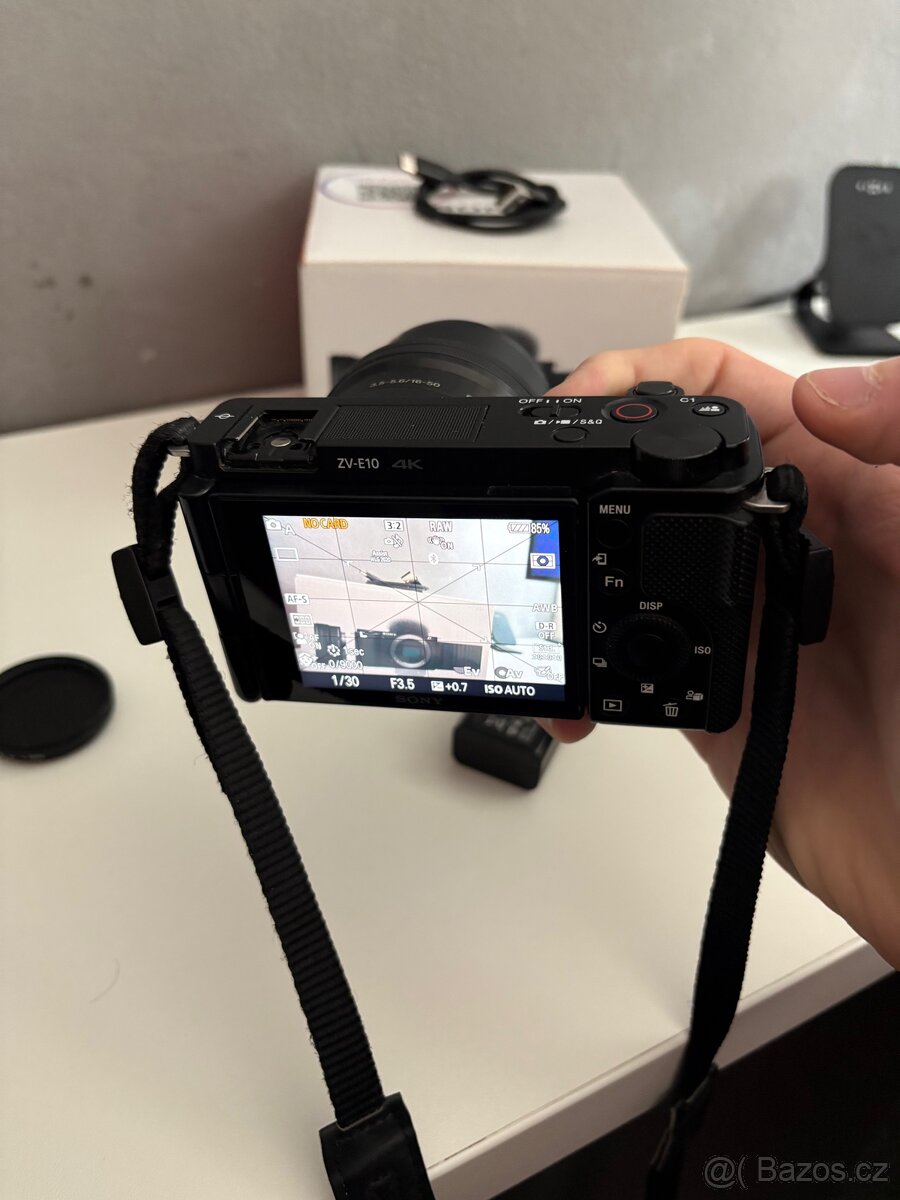 Sony Alpha ZV-E10 + objektiv 16-50mm + příslušenství - 3