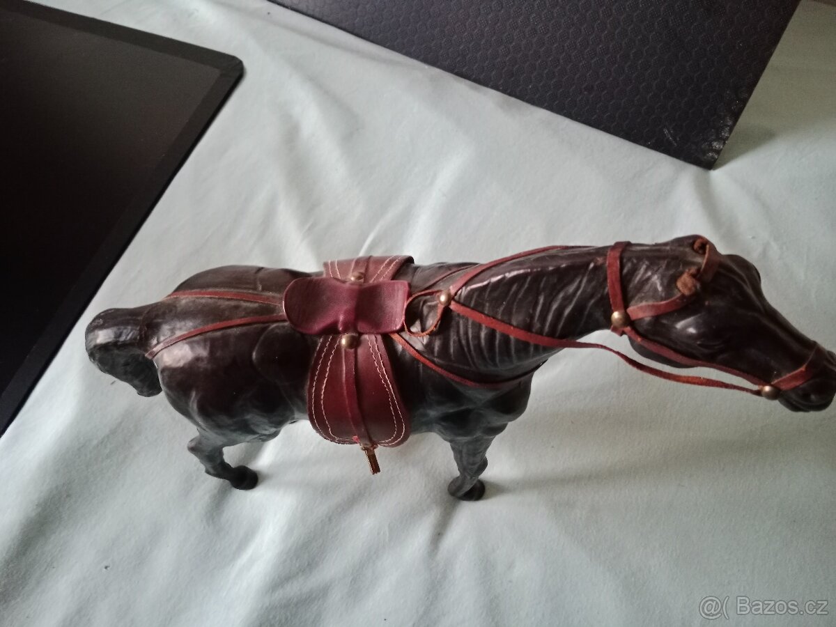 Kůň kožená dekorace starožitnost SLEVA 500 Kč - 3