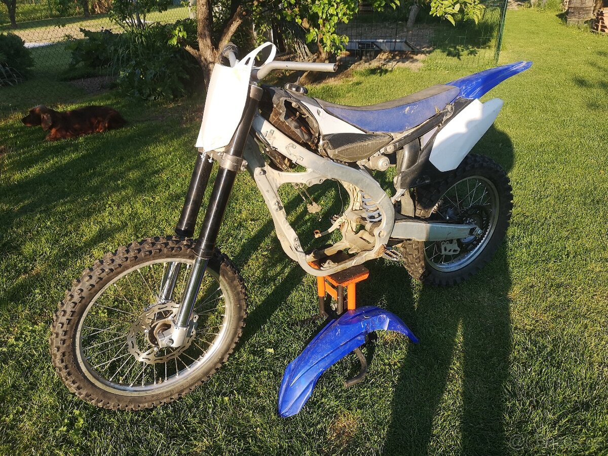 Rám Yamaha YZ 450f, r. v. 2012, na stavbu elektro.