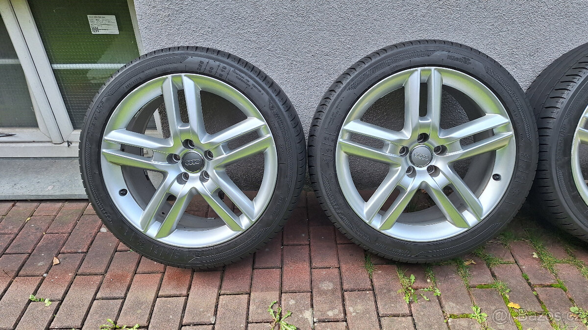 ALU sada Audi A6 C7 255/40 R19 - 8,5J X 19H2 ET45 s pneu - 3
