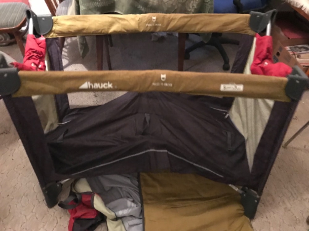 Cestovní skládací dětská postýlka značky Hauck - 3