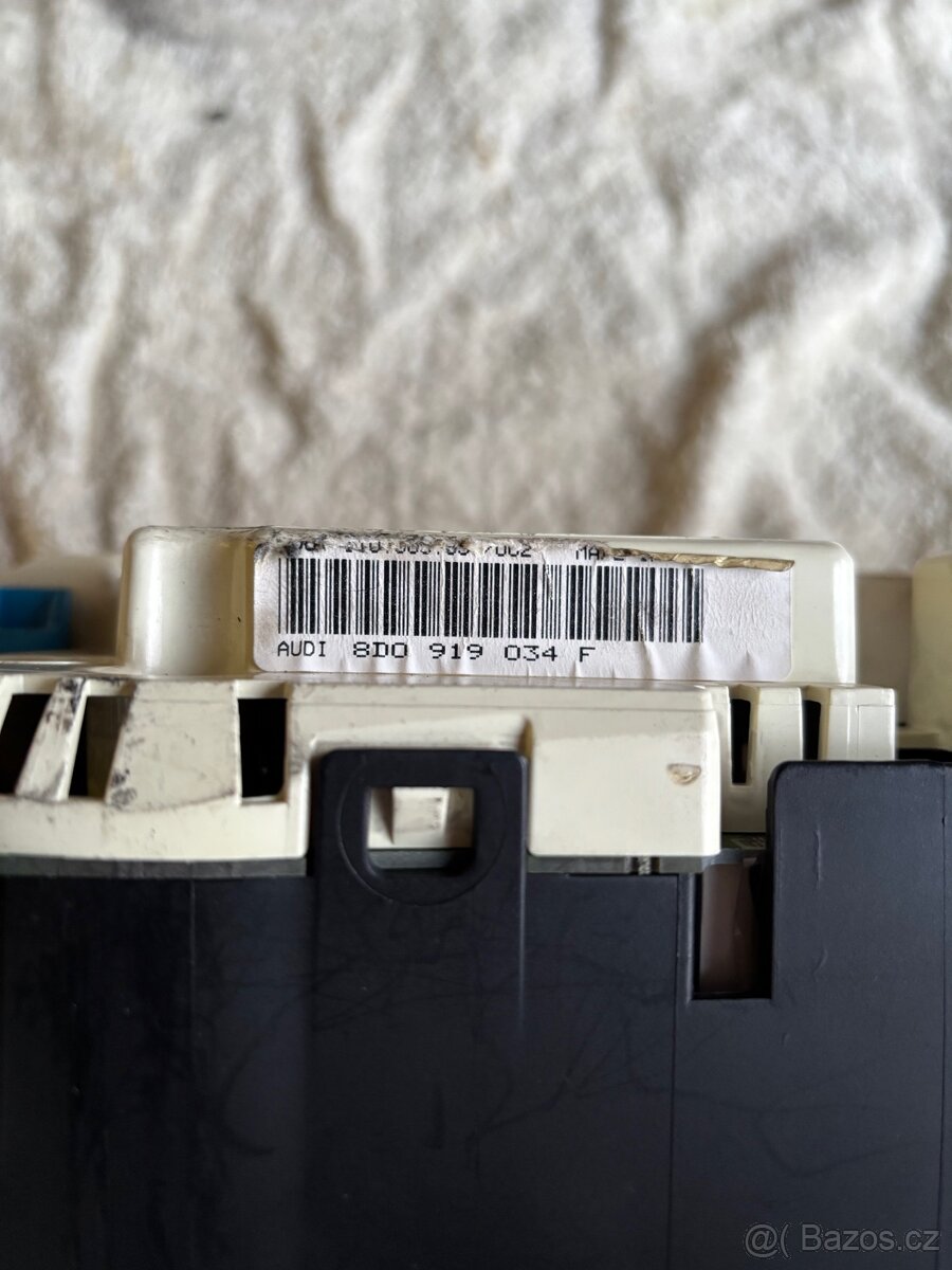 Budíky audi a4 b5 benzín - 3