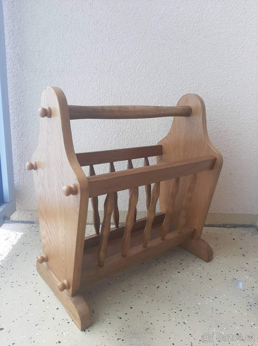 Dřevěný stojan na noviny - 3