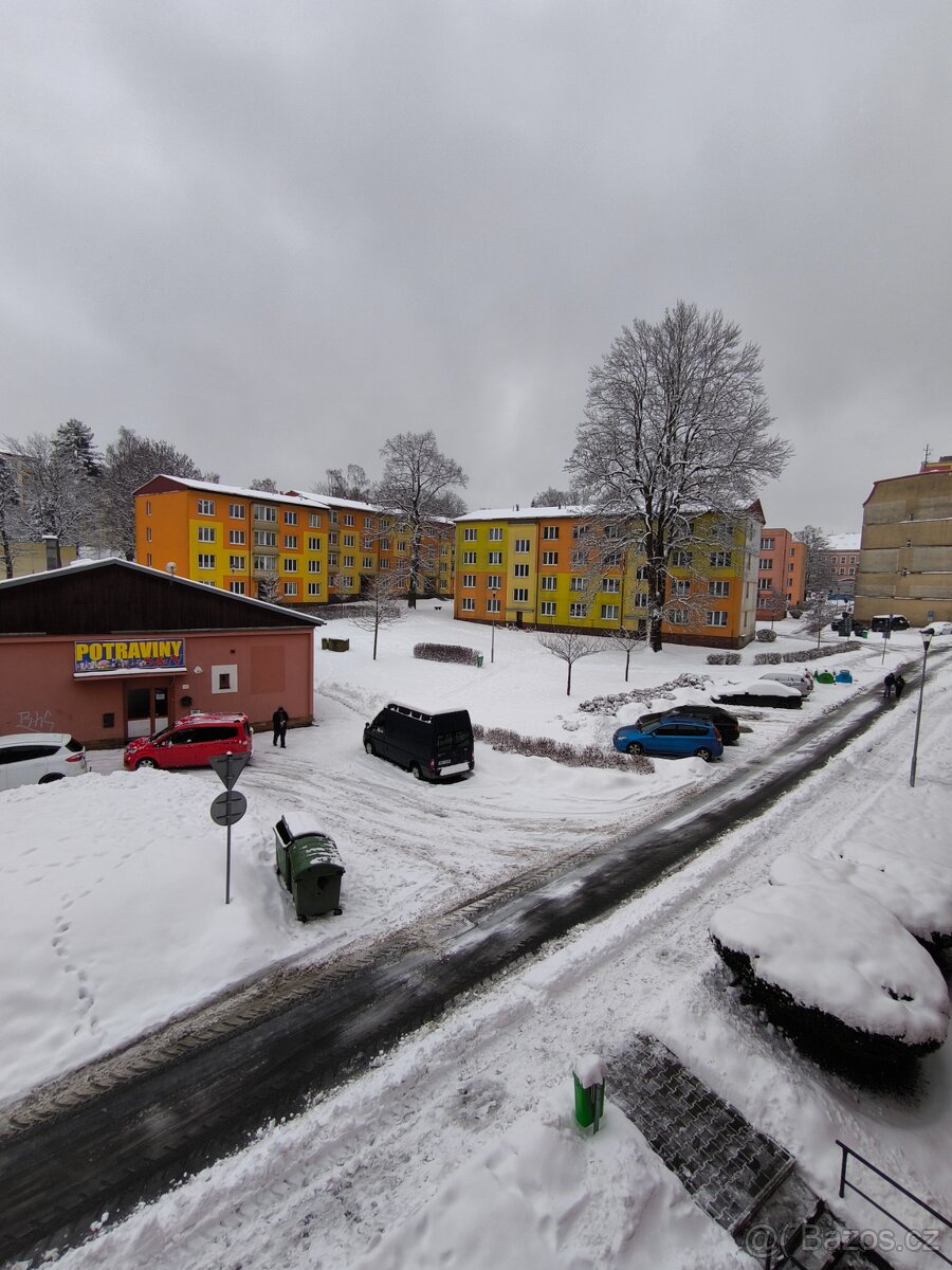 Pronájmu byt v Aši 2+1 - 3