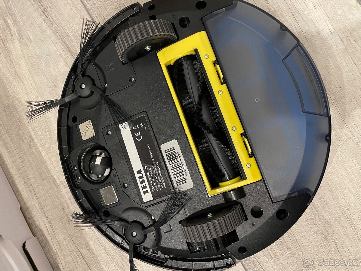 Tesla robotický vysavač - 3