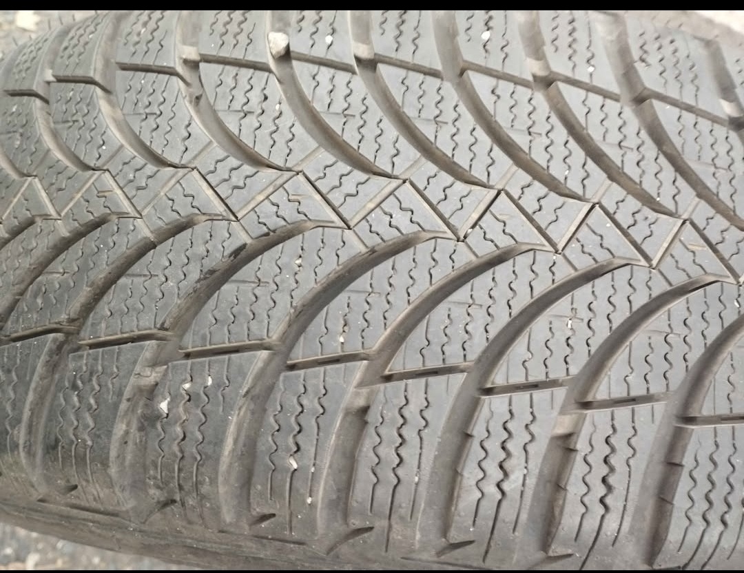 Rezerva s zimní pneu 195/65/15 od Audi - 3