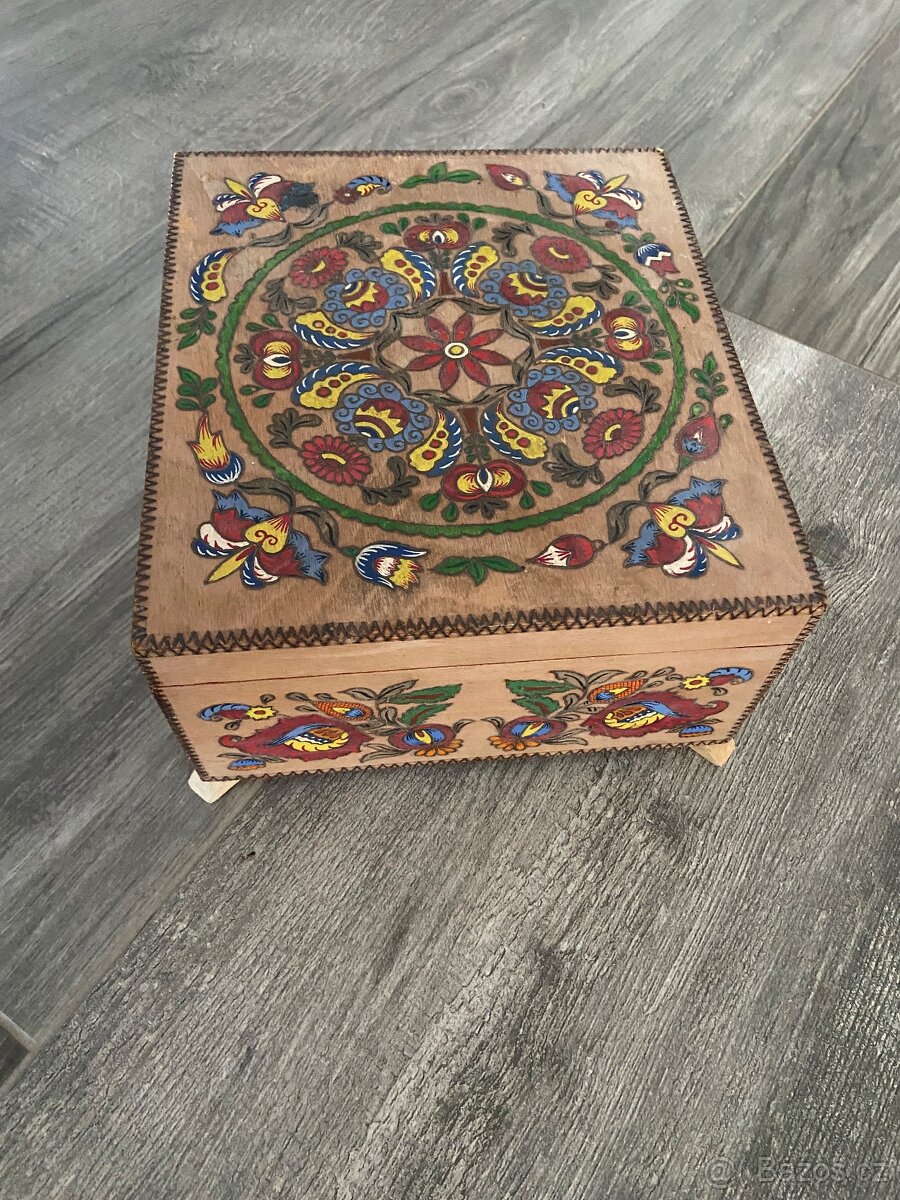 Dřevěná starožitná krabička - 3