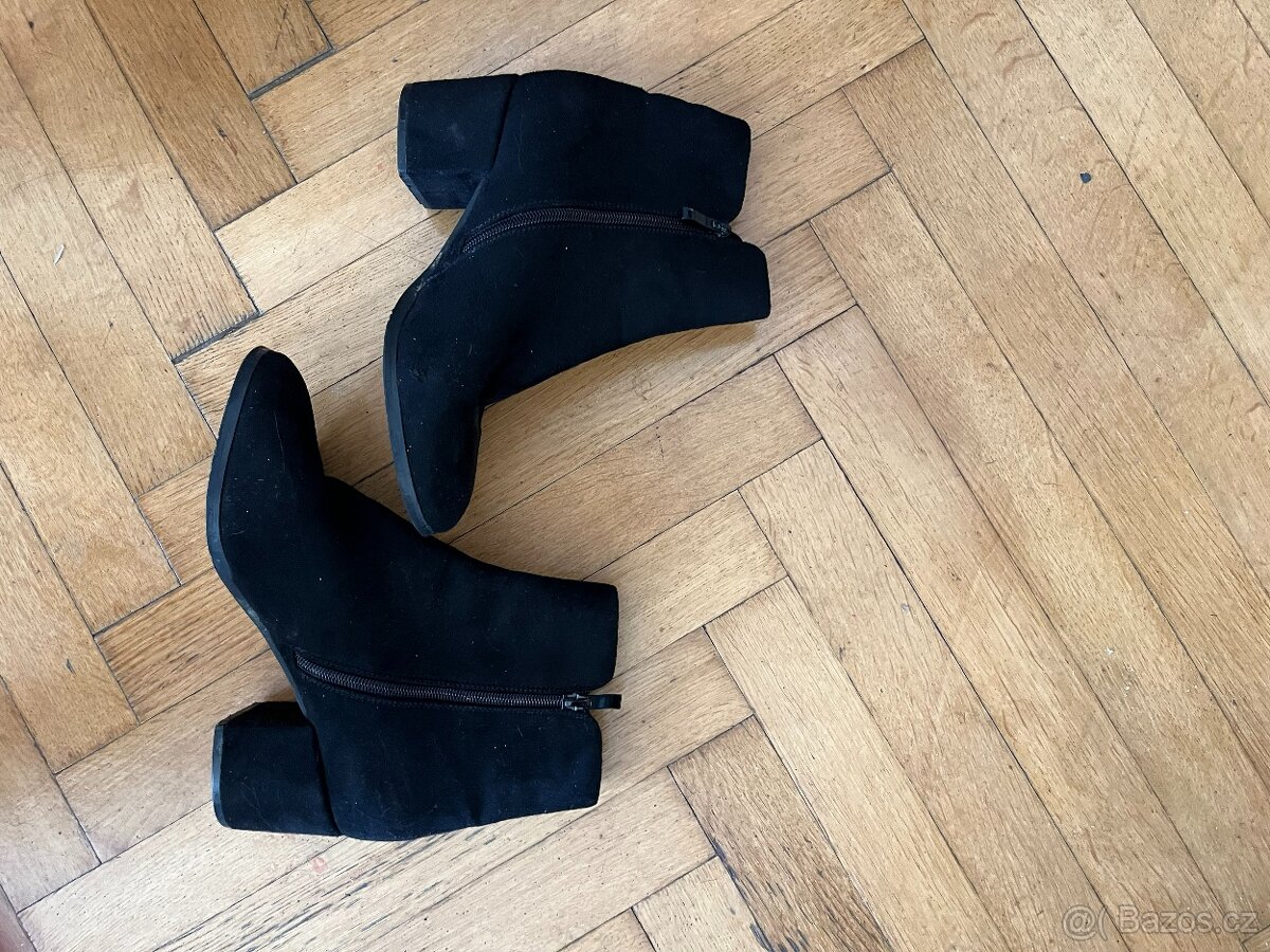 Dámské kotníkové černé boty vel. 39 - 3