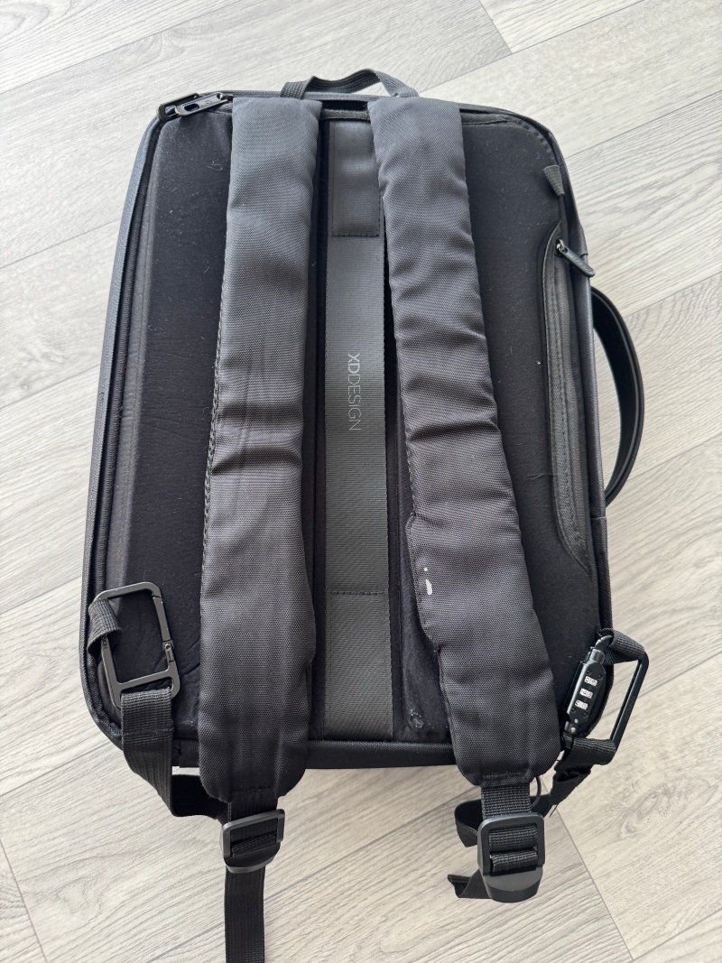 XD Design Bobby Edge 16", černý batoh na notebook - 3