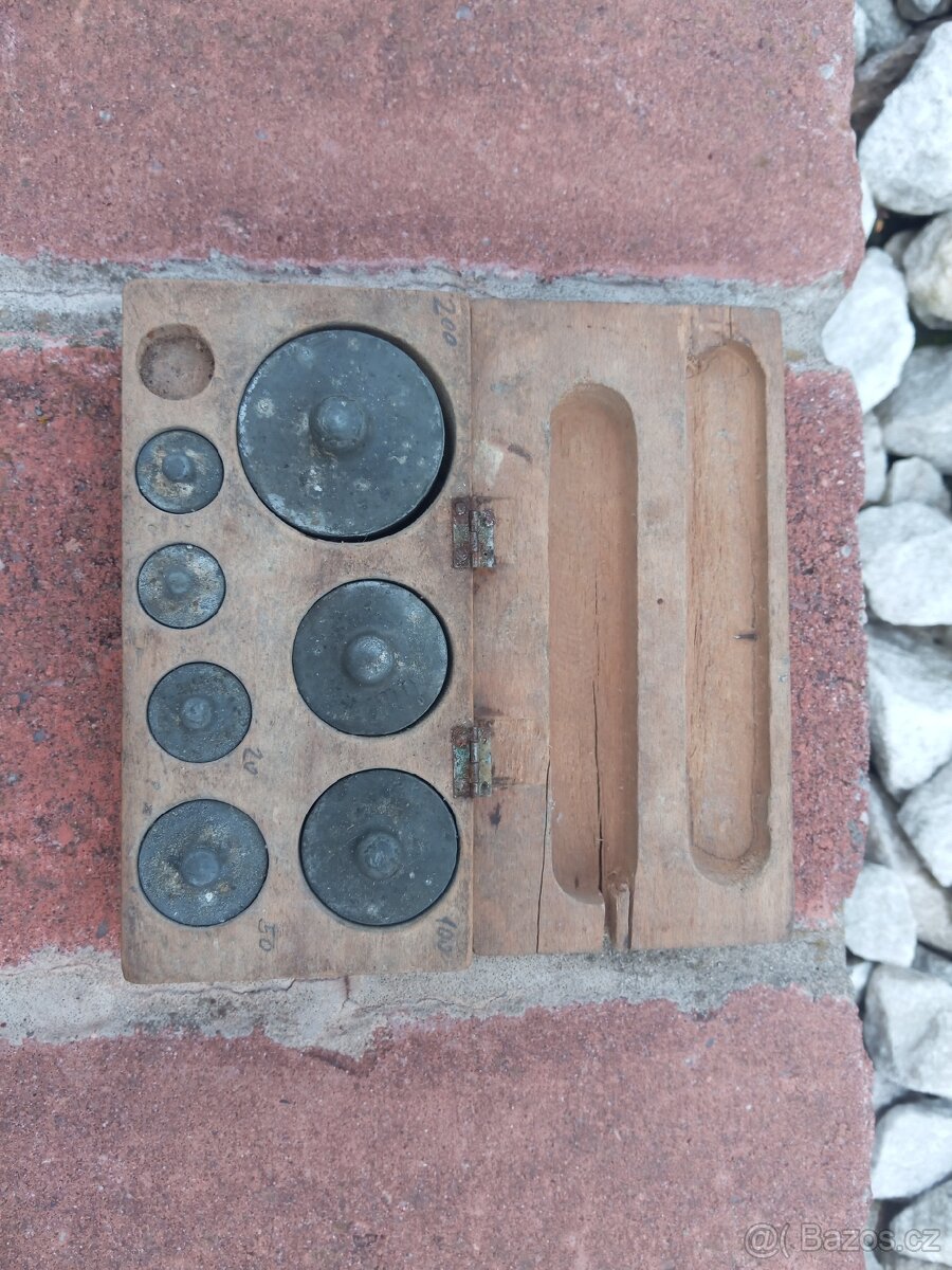 Starožitný mlýnek a závaží - 3