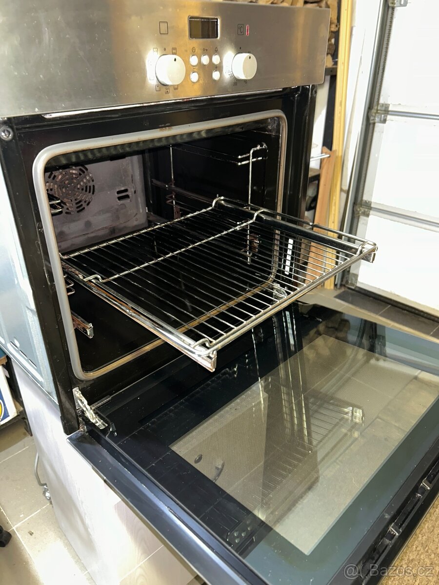 Vestavná trouba Siemens HB 532 E5 - 3