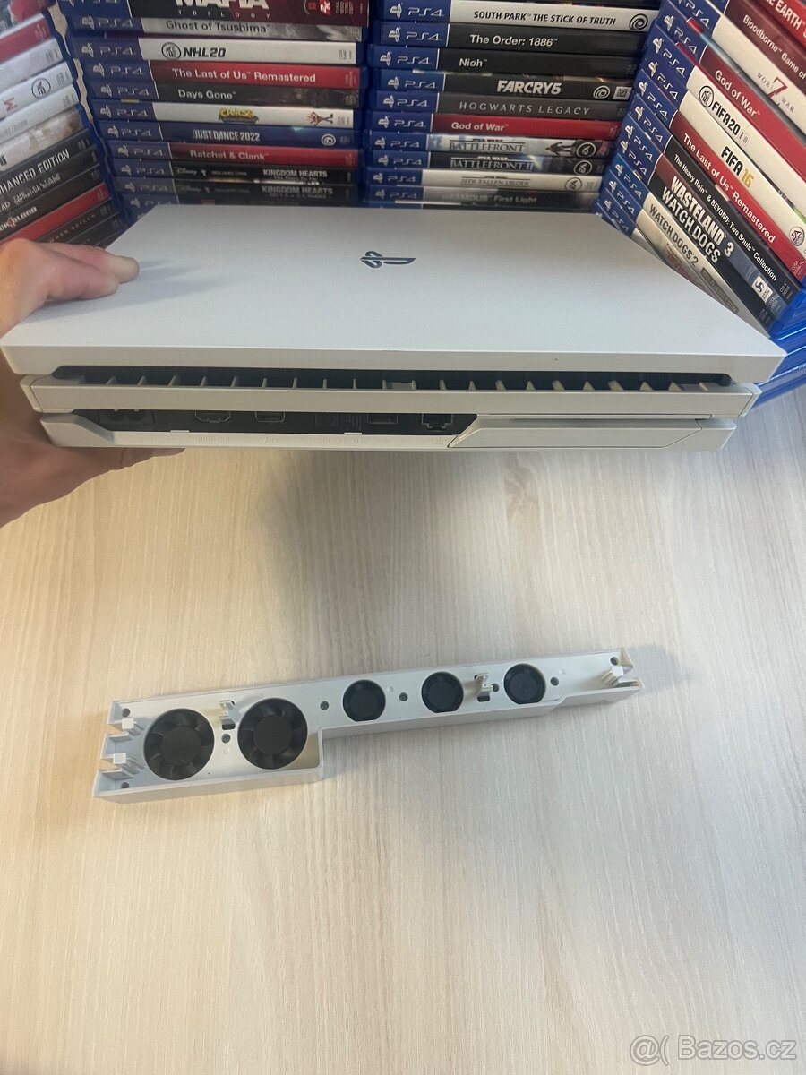 Herní konzole PS4 / PlayStation 4 PRO bílá - 3
