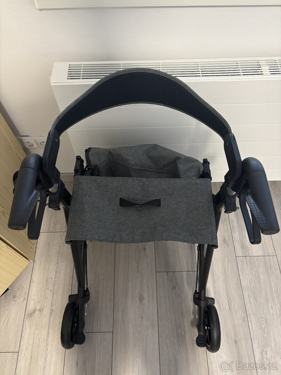 PRODÁM chodítko čtyřkolové skládací ACTION černé - 3