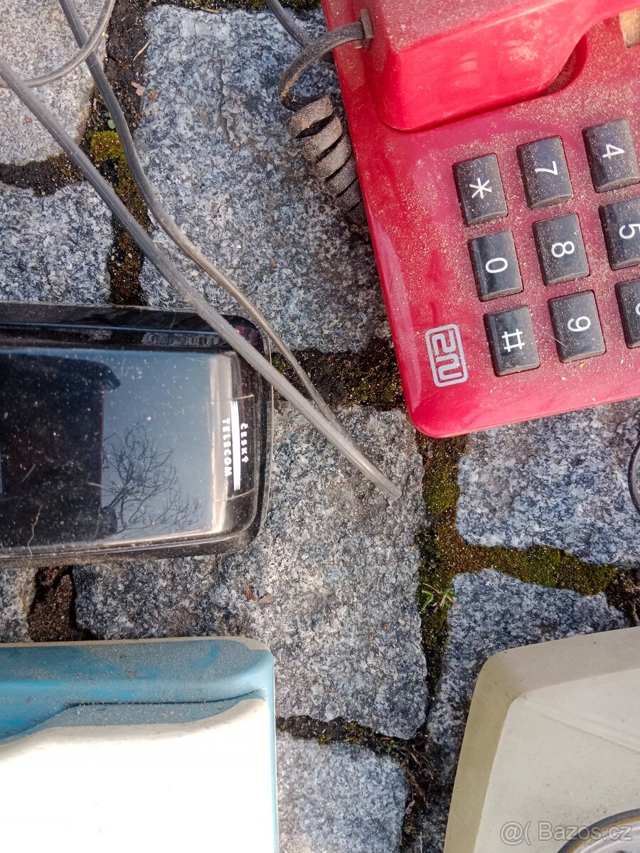 Staré telefony, elektro fén retro - 3