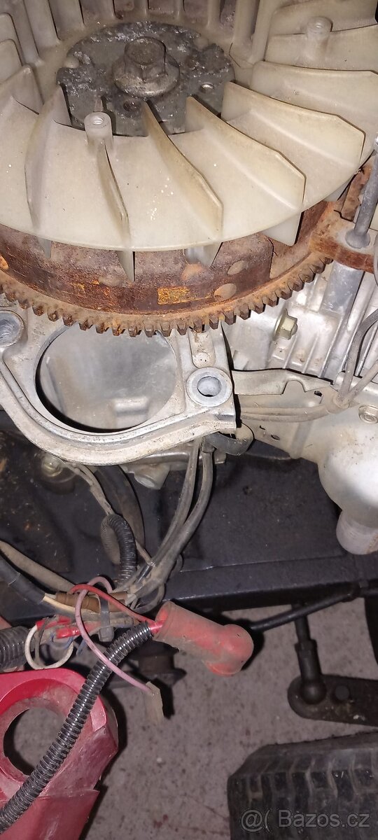 Traktůrek Honda V-twin - 3