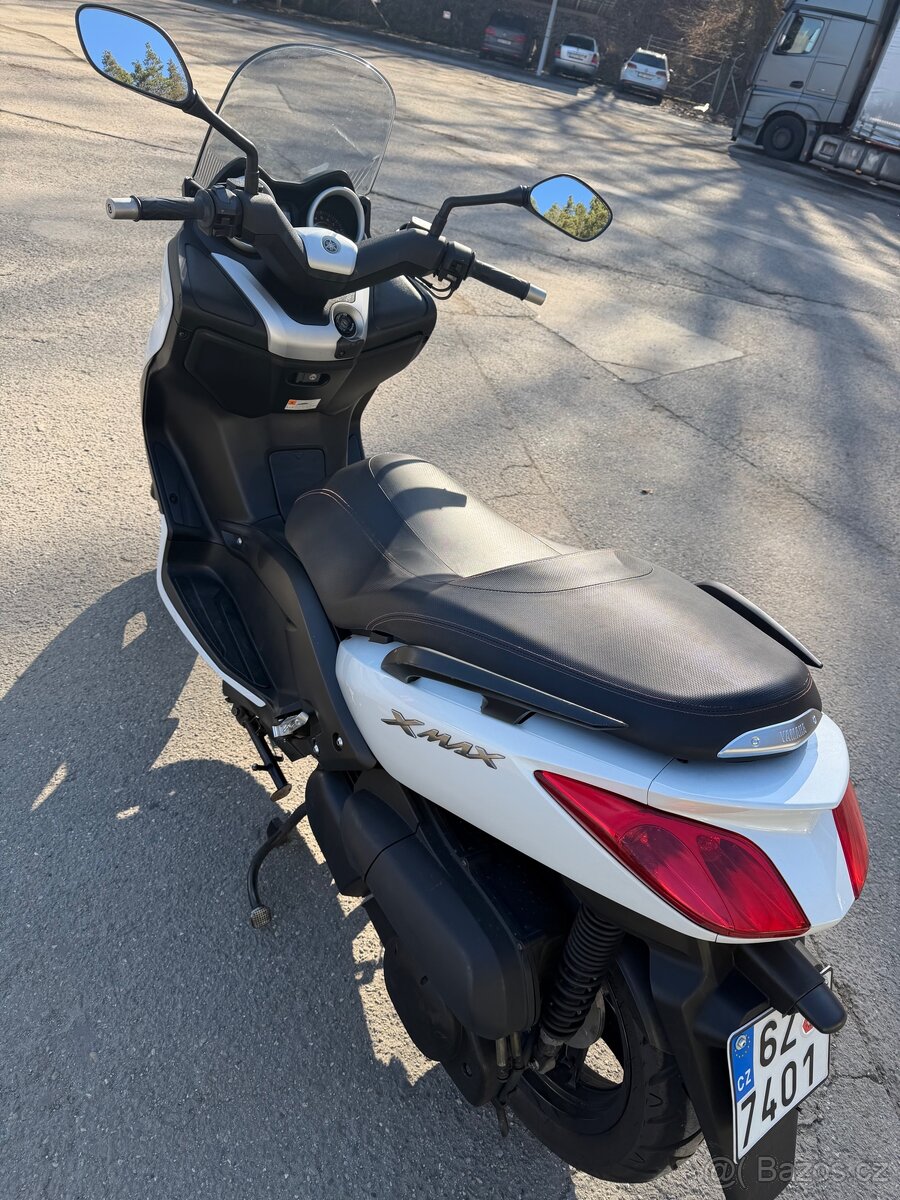 Skútr X-MAX 250 - 3