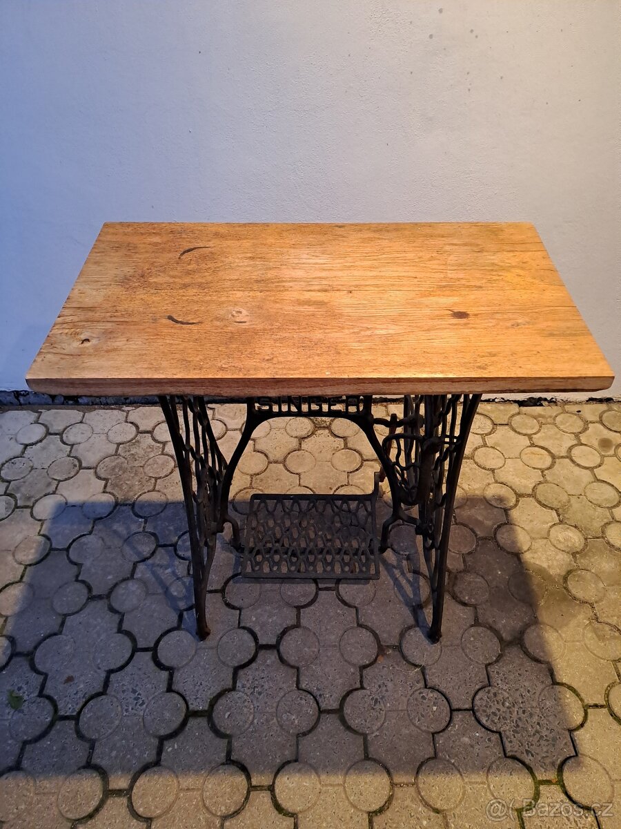 Stolek červený dub singer - 3