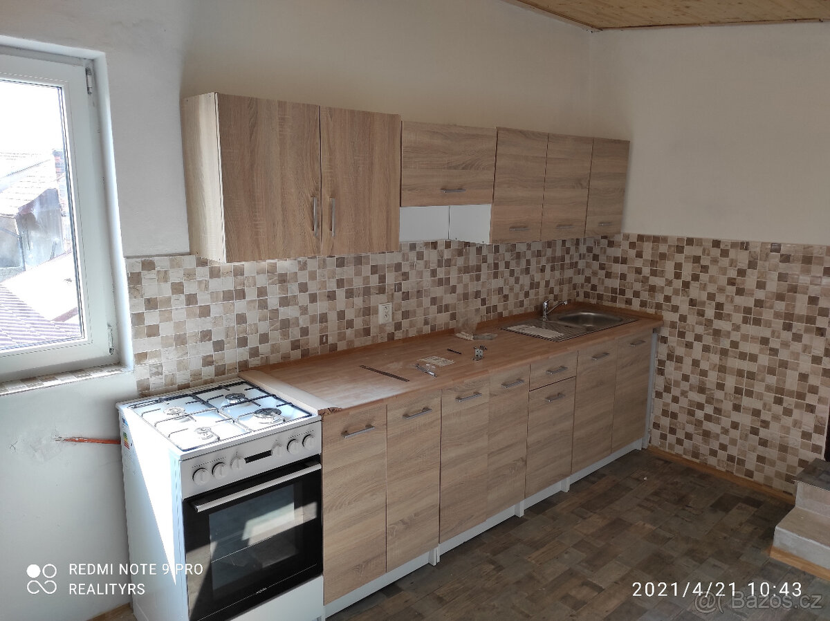 Prodám RD. se dvěma byty v Doloplazích - Poličky - 3