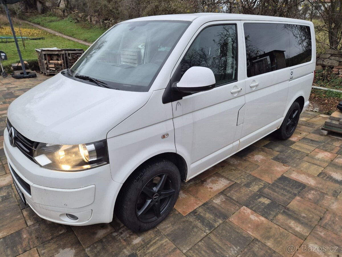 VW Caravelle T5, automat, 4×4, 8 míst , 2× šoupačky, tažné - 3