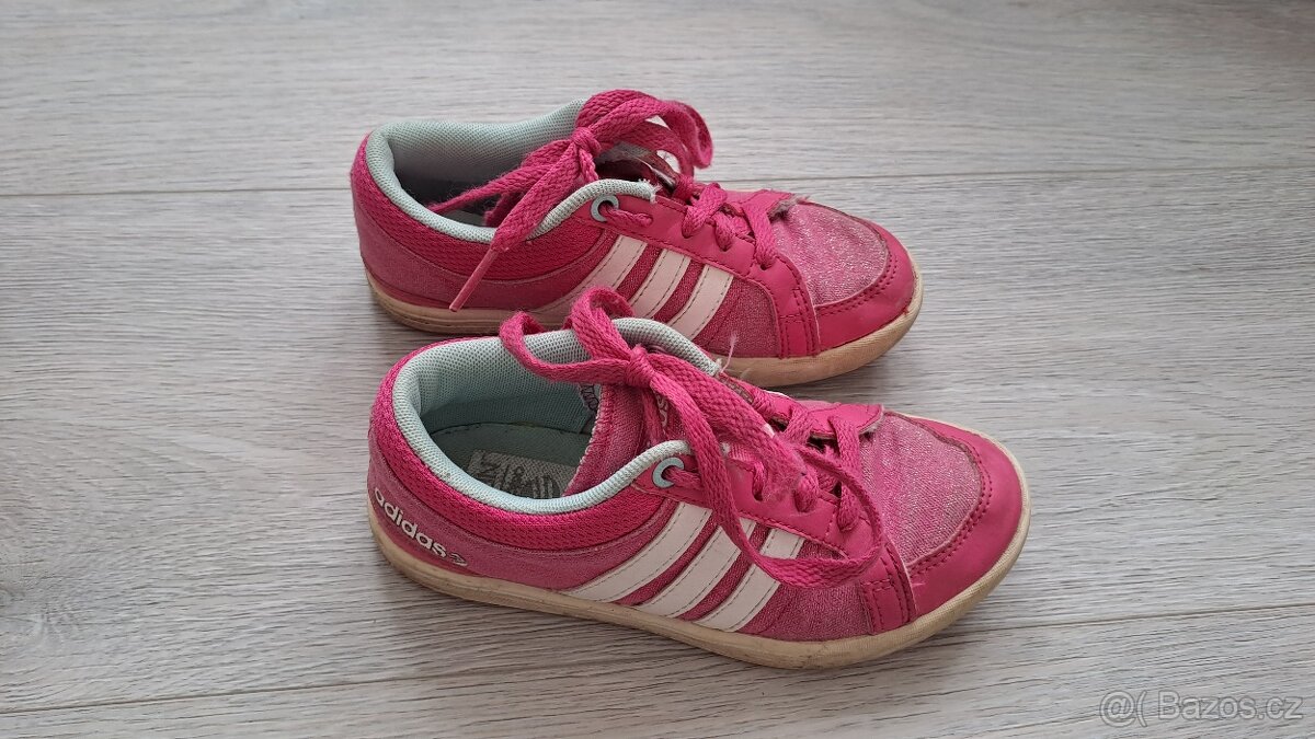 Dívčí tenisky Adidas na tkaničky, vel. 30 - 3