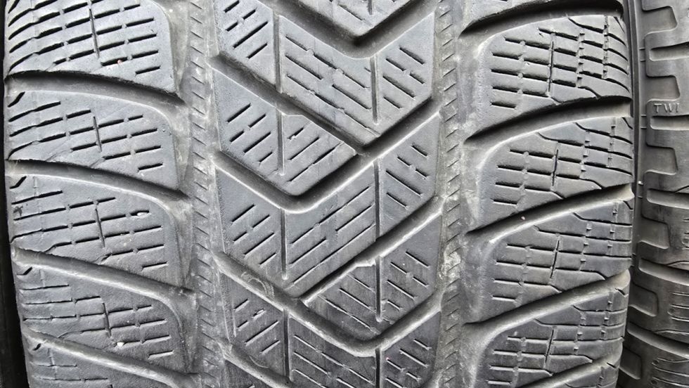 Zimní pneu 235/60/18 Pirelli - 3