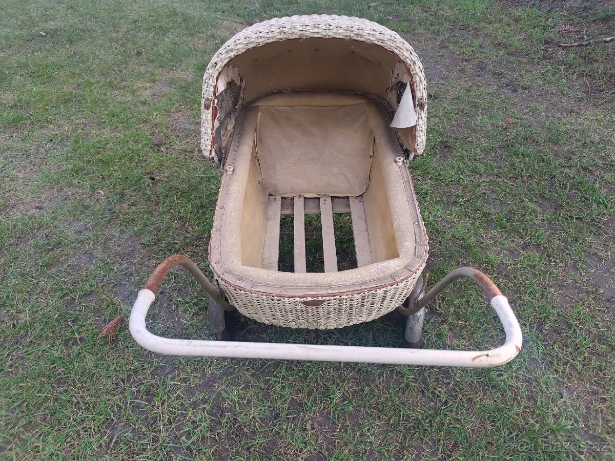 Retro kočárek pro panenky - 3
