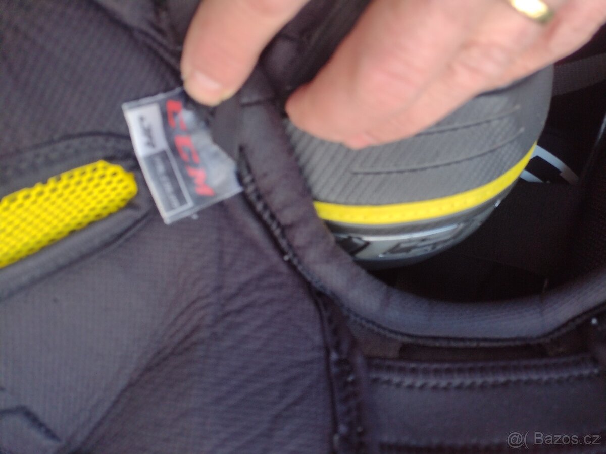 hokejová výstroj s hokejovou taškou - 3