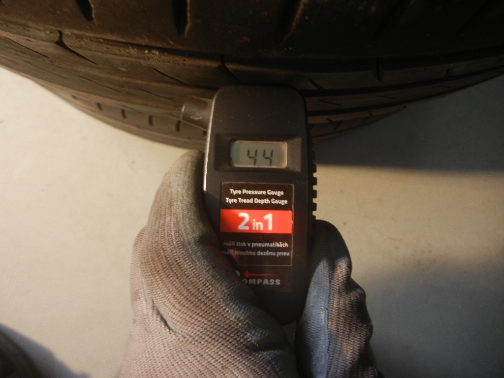 Letní pneu Continental 235/50R19 -možnost přezutí - 3