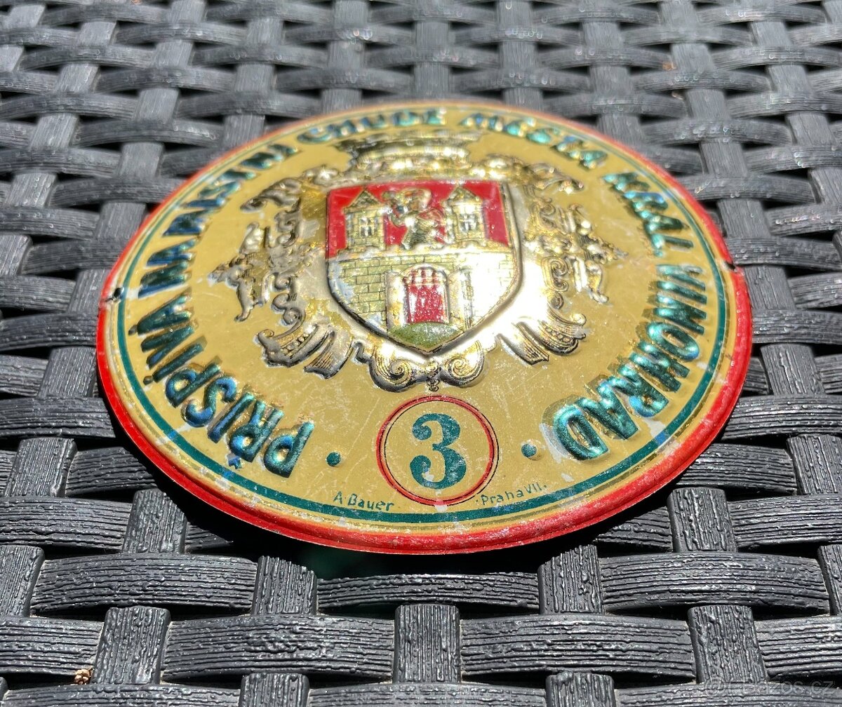 Stará plechová cedule ŽEBRAČENKA přispívá na místní chudé - 3