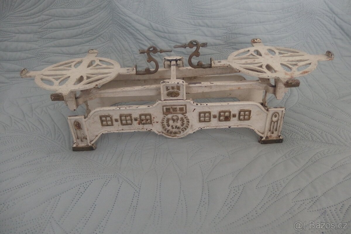 Starý šicí stroj - 3