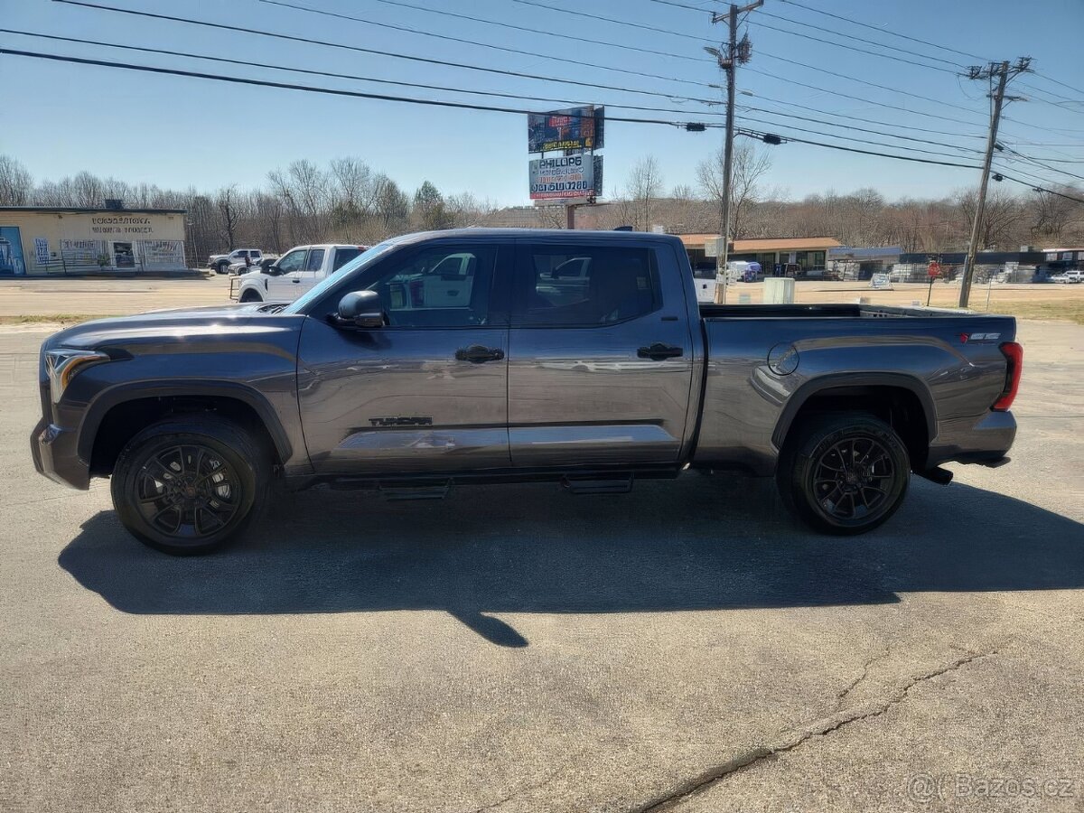 2023 Toyota Tundra SR5 3.4