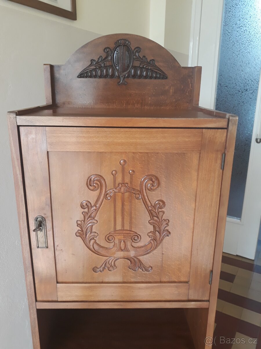 Prvorepubliková skříňka - 3